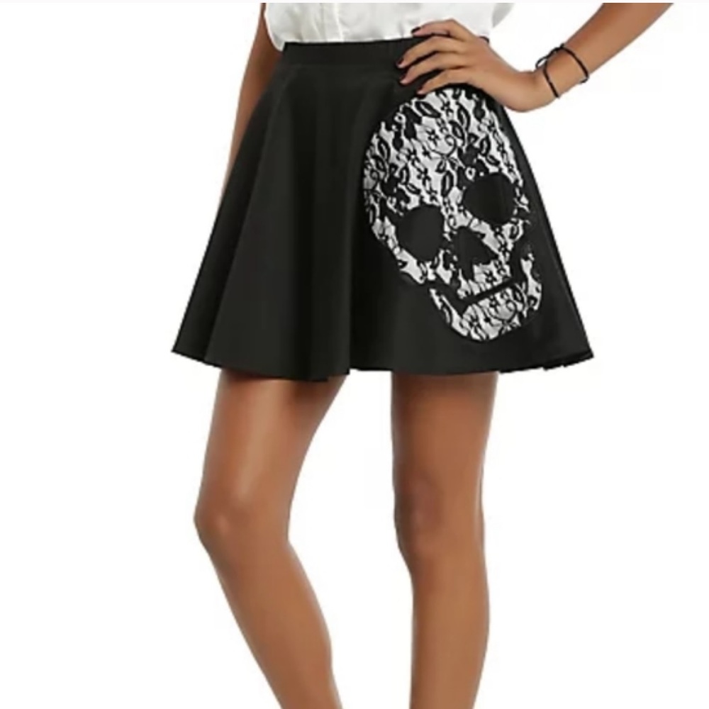 Hot Topic skull skater skirt